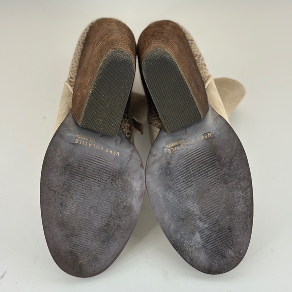 Very Volatile Suede Booties - Picture 4 of 4
